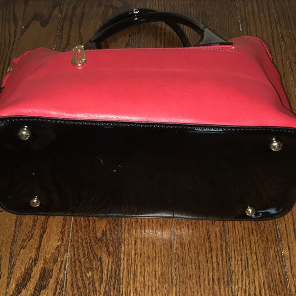 Combo Deal Vessla Red Leather Bag & Patent Wallet - Picture 7 of 16